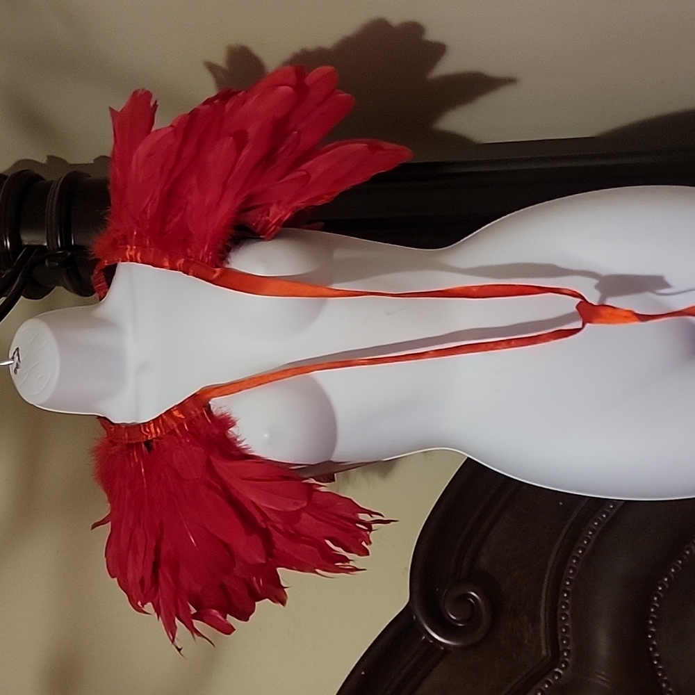 Red feather capelet